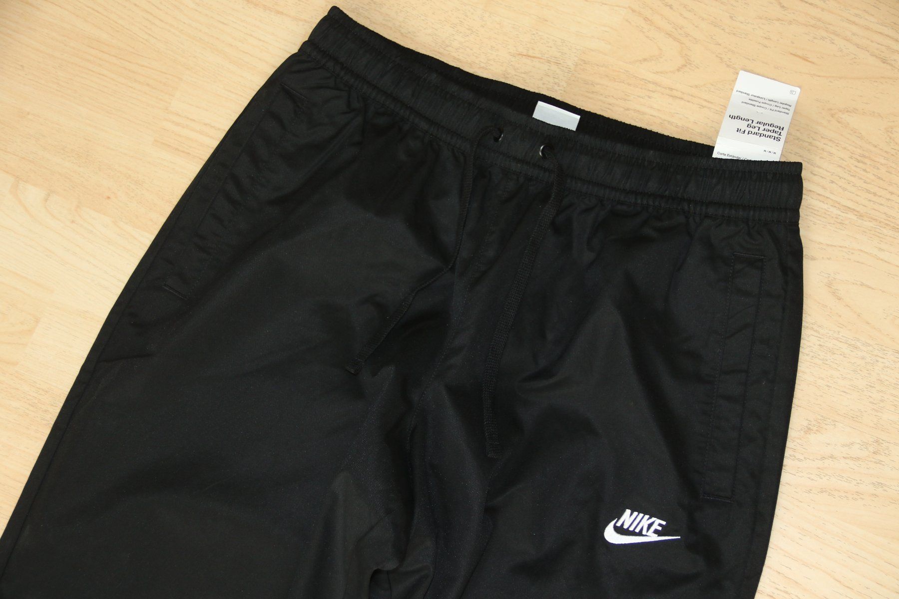 Nike Pantaloni: Neue Herren Hose von NIKE Gr.M – Nuovo e nell'imballaggio originale da Oberwil-Lieli venduto da Svetlana28 2