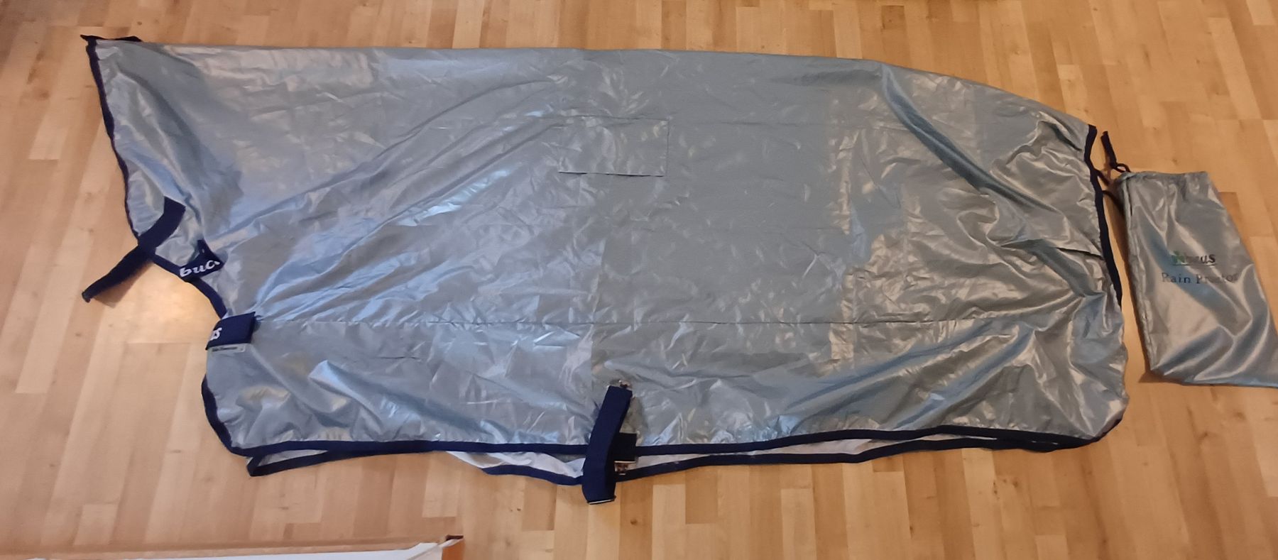 Decken & Deckenzubehör: Bucas Rain Protector Silver M – Gebraucht aus Niedermuhlern von Katy15