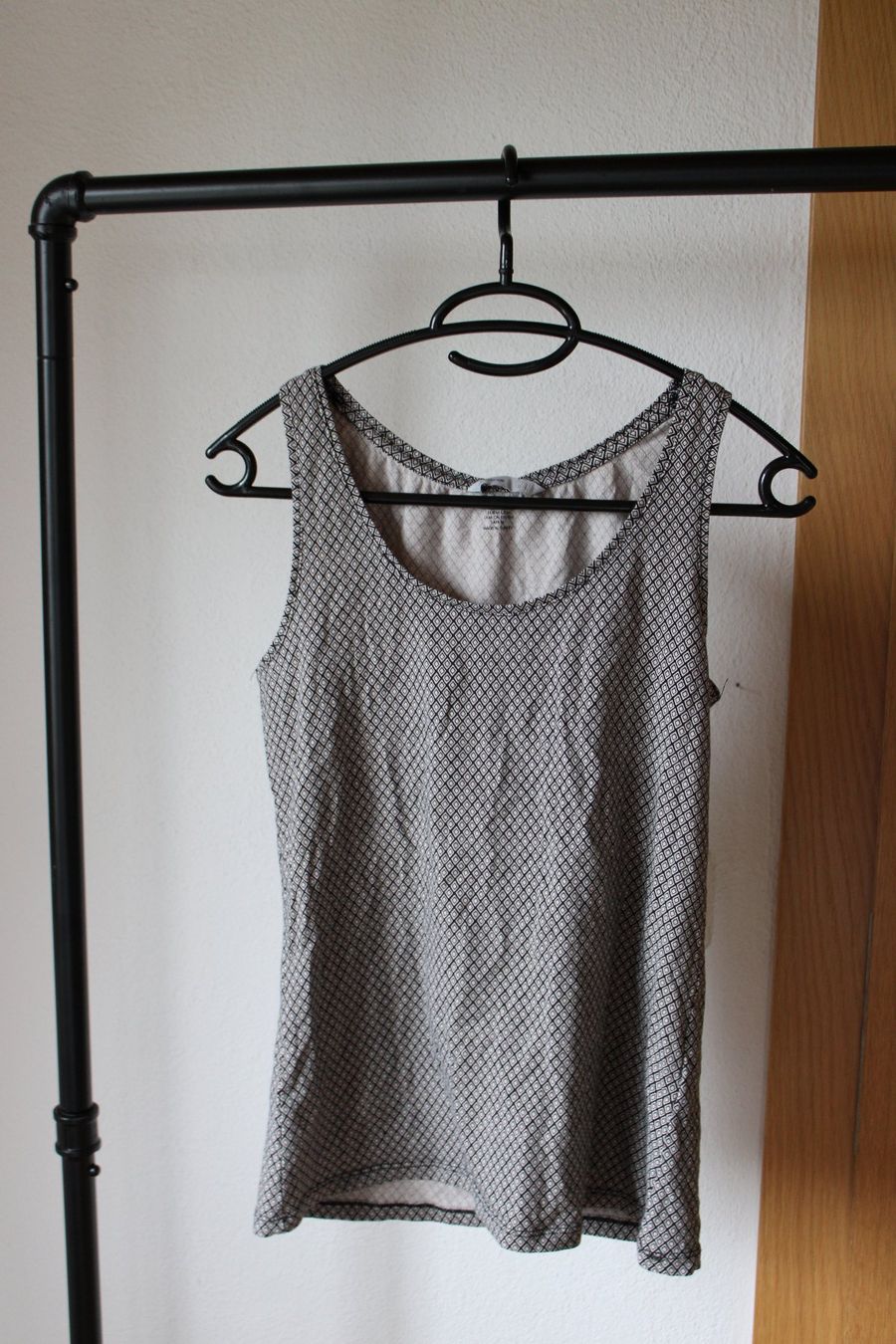 H&M Tops: H&M Tanktop gemustert – D'occasion à Hombrechtikon par lehnerrr 2