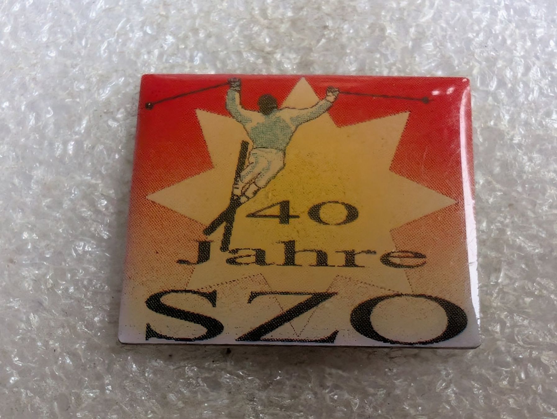 Placchette & Badge: Ansteckpin 176: 40 Jahre SZO – Usato da Oppligen venduto da Pin-Fall-Shop