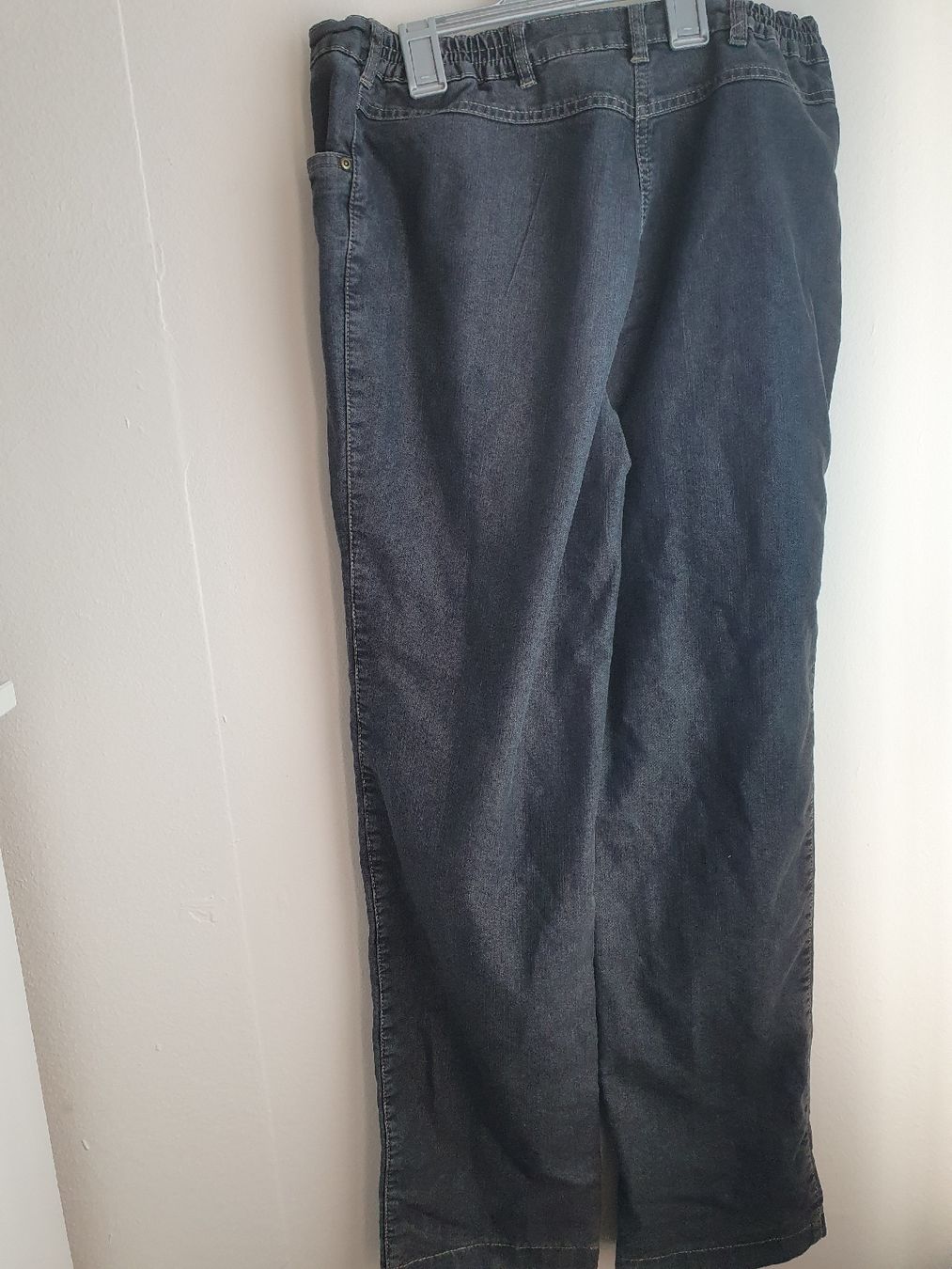 Jeans: Schwarze, gefütterte Jeans Grösse 40 – Gebraucht aus Schönenwerd von pomodor 3