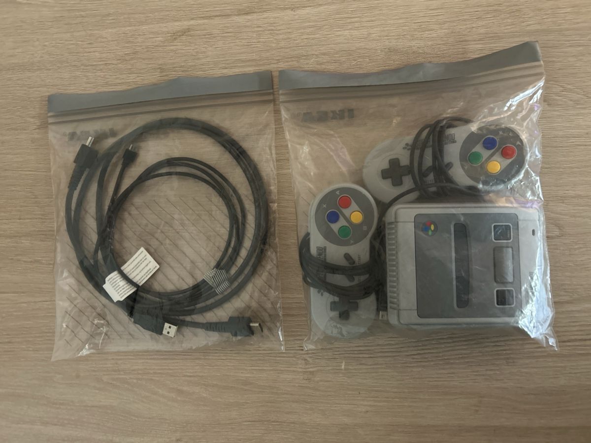 Nintendo Console: Original Super Nintendo Mini + 2 Controller – Usato da St. Gallen venduto da MoMaMu12