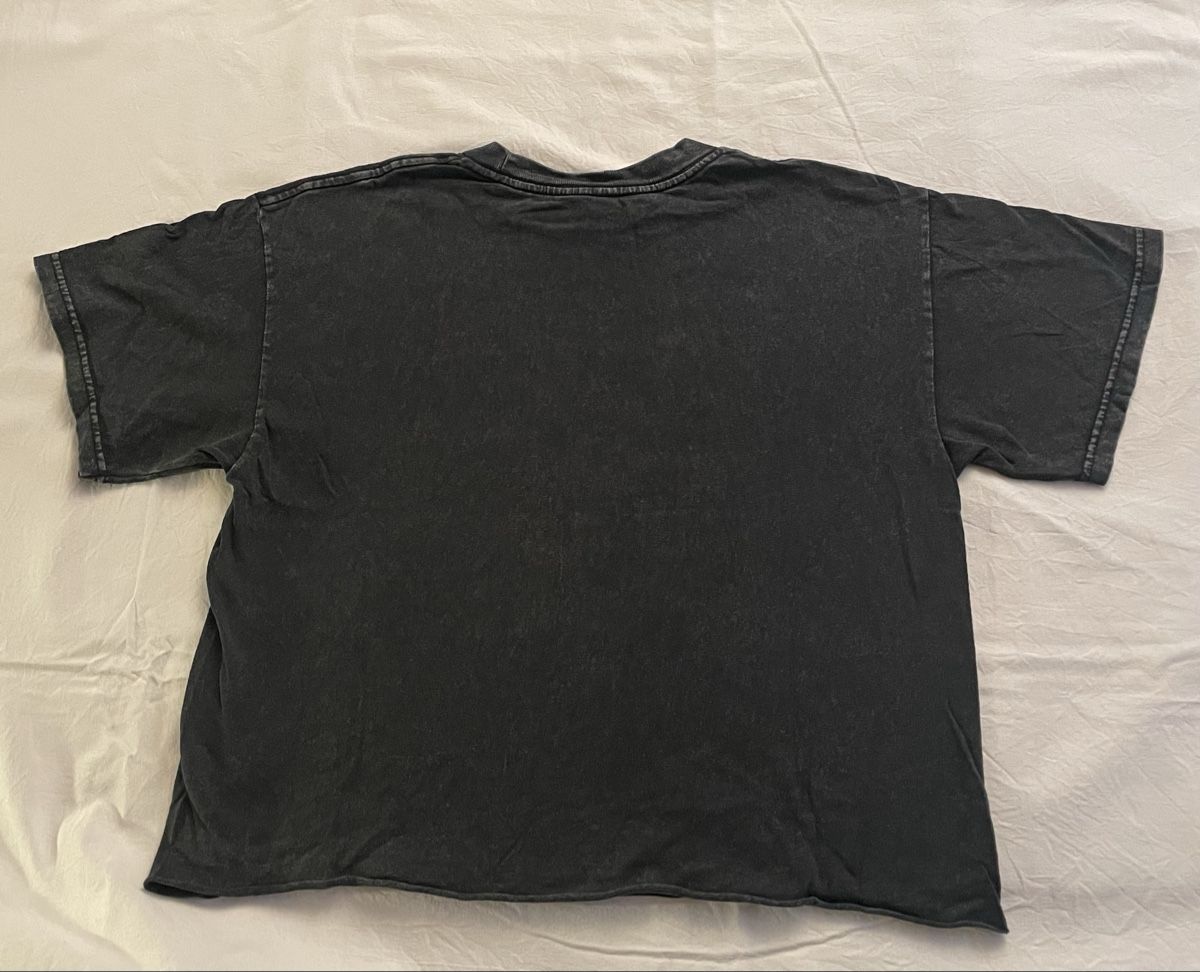T-Shirts: Schwarzes T-Shirt mit Print – Gebraucht aus Basel von noee_joset 1