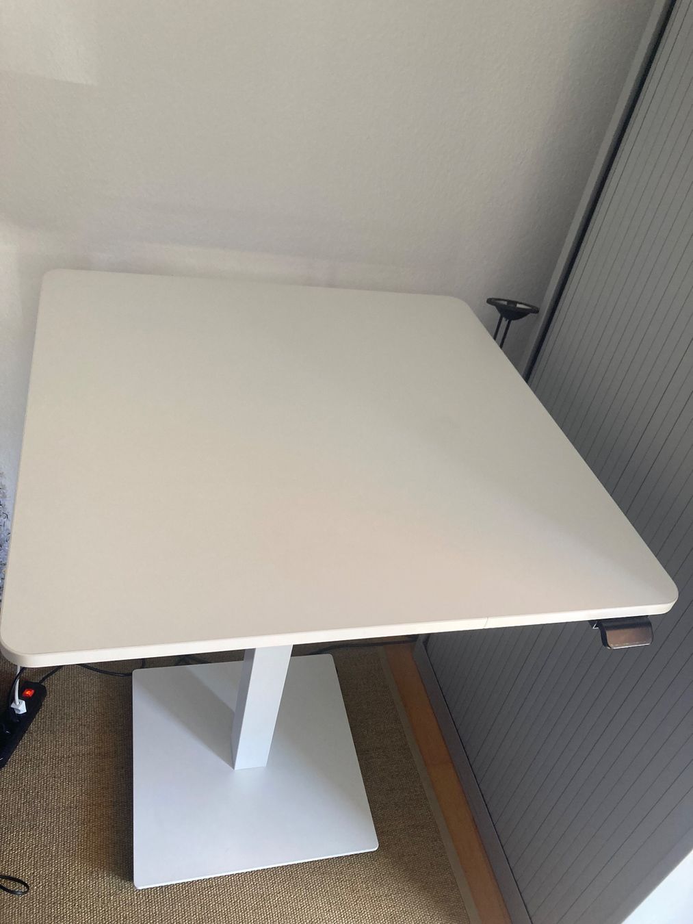 Scrivanie: Höhenverstellbarer  Tisch – Usato da Zürich venduto da reg_r8yd
