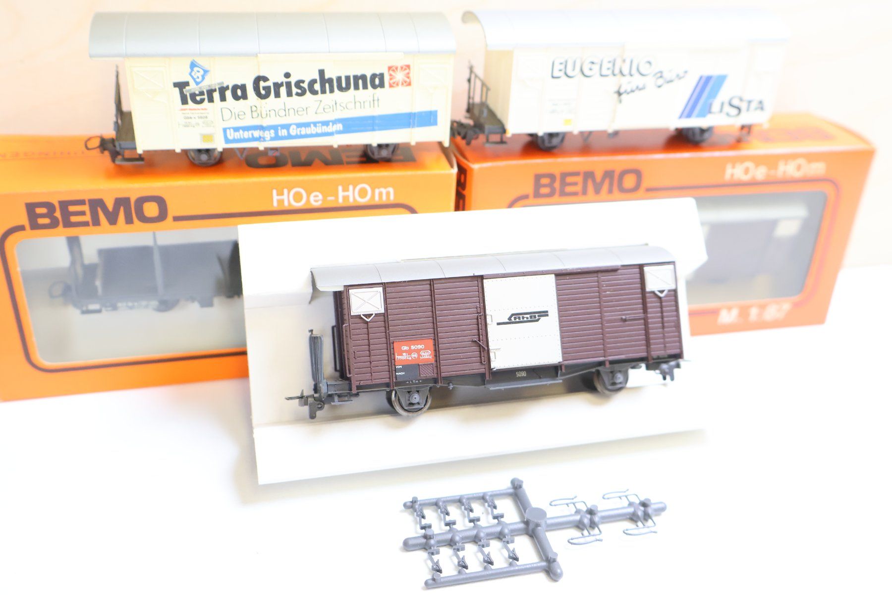 Bemo Modellini di ferrovie: BEMO RhB 5 x Güterwagen H0m - schöne Modelle – Usato da Winterthur venduto da Monstera 3