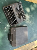 Schreibmaschine Hermes Baby