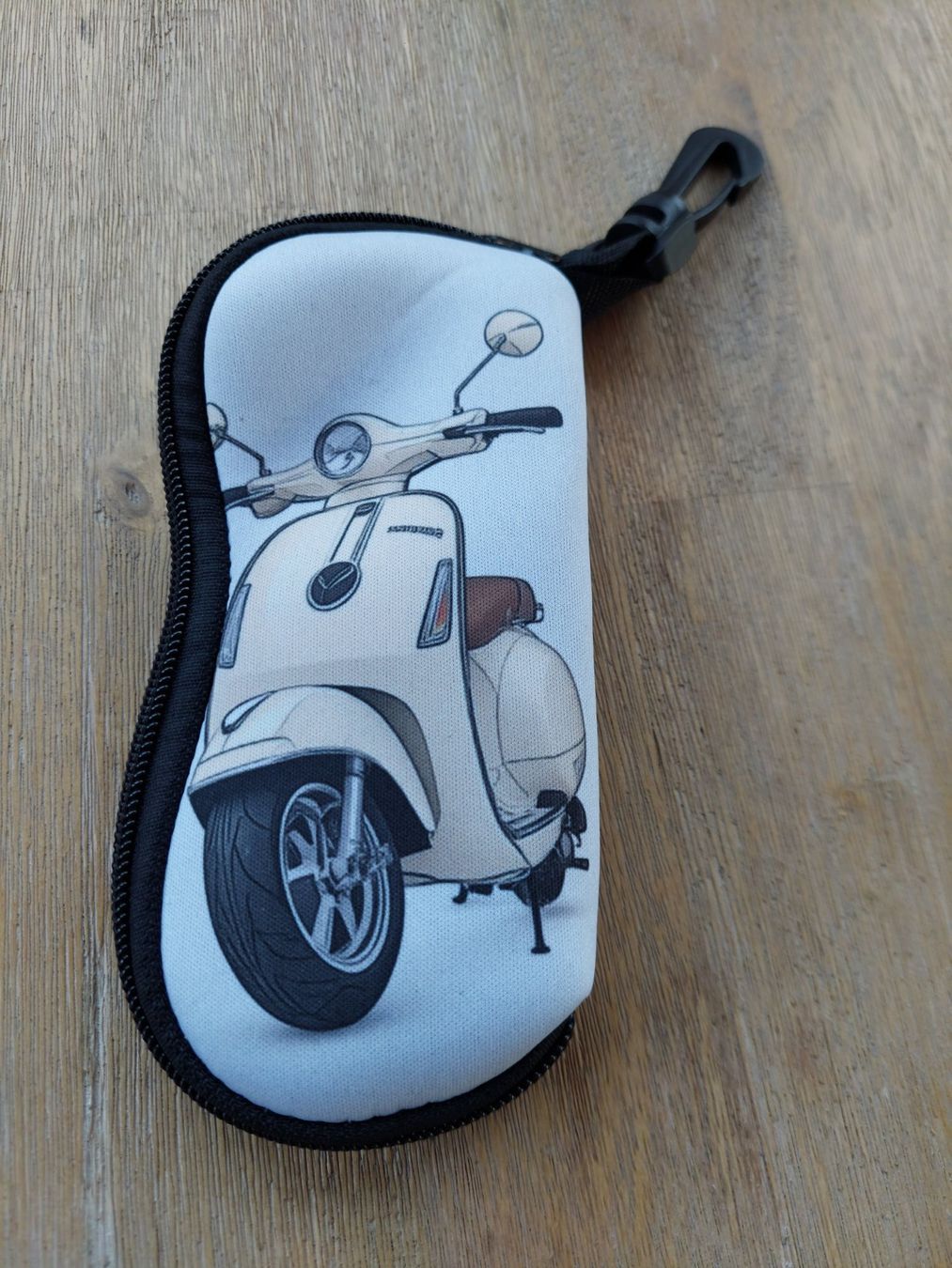 Sonstige Kleidung & Accessoires: Vespa Brillenetui – Neu (gemäss Beschreibung) aus Zürich von makimakimak