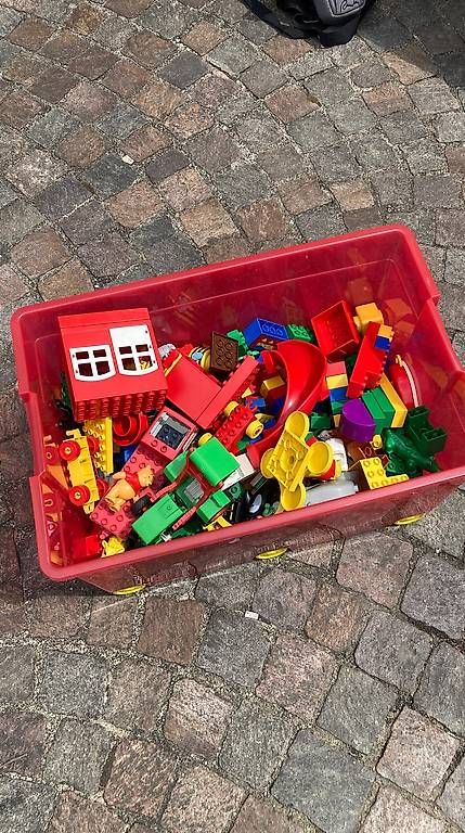 Spielzeuge: Duplokiste – Gebraucht aus allschwil von and_y57b