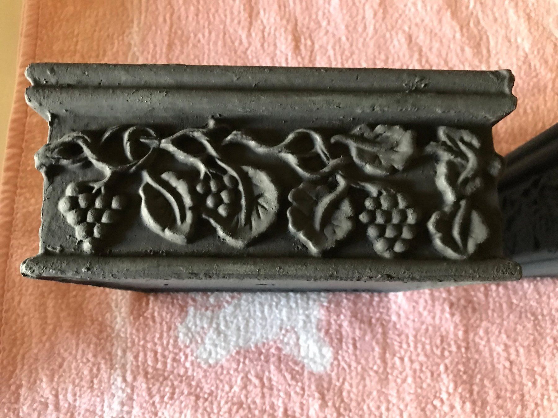 Vasi per fiori: 2 anciens bacs à fleurs en fonte – Usato da Ste-Croix venduto da BuffetSC 4