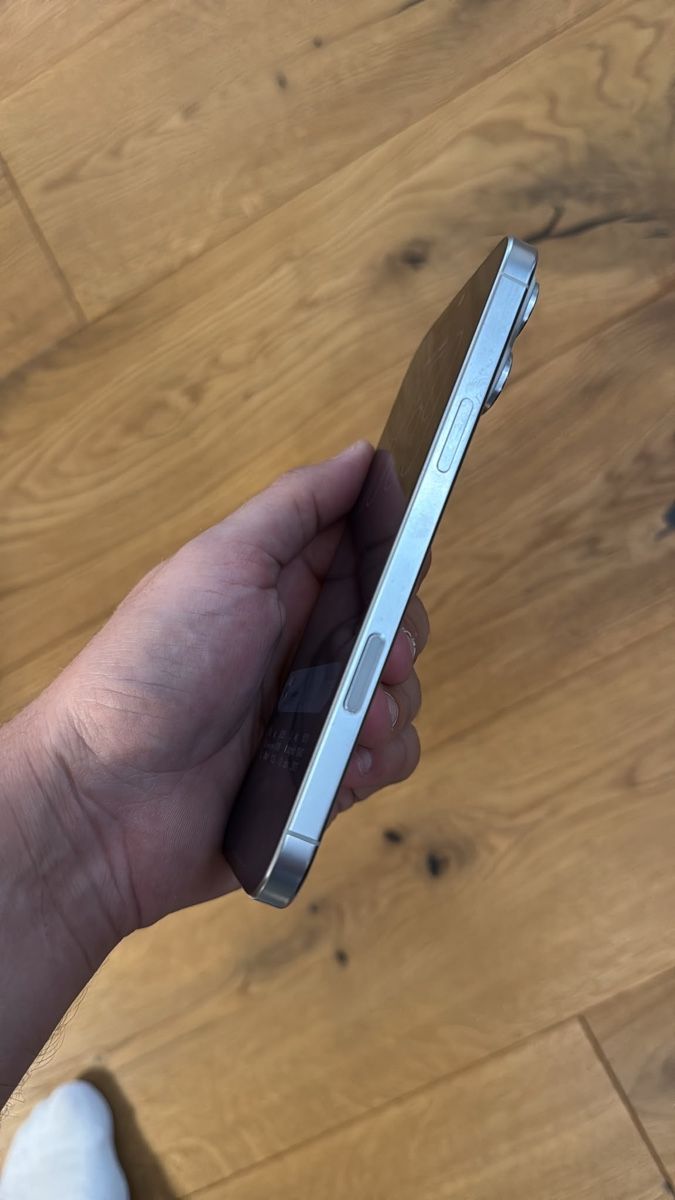 Apple Telefoni cellulari / Smartphones: iPhone 16 pro max – Usato da Delémont venduto da vil_267l 3