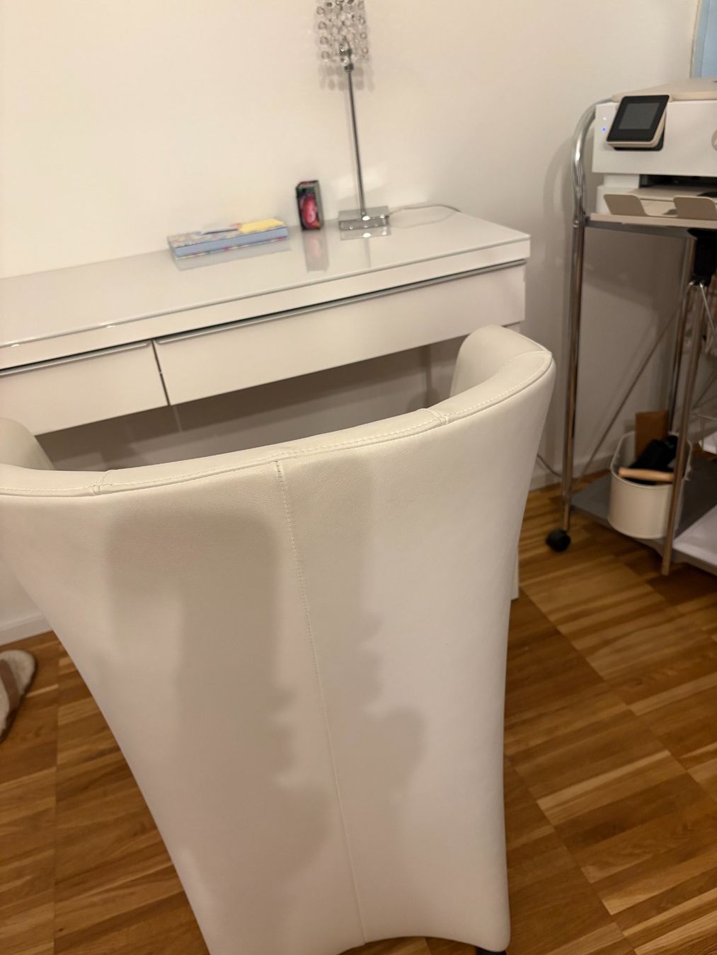 Rolf Benz Poltrone: Rolf Benz Sessel weiss mit Rollen – Usato da Binz venduto da Lotta59 2