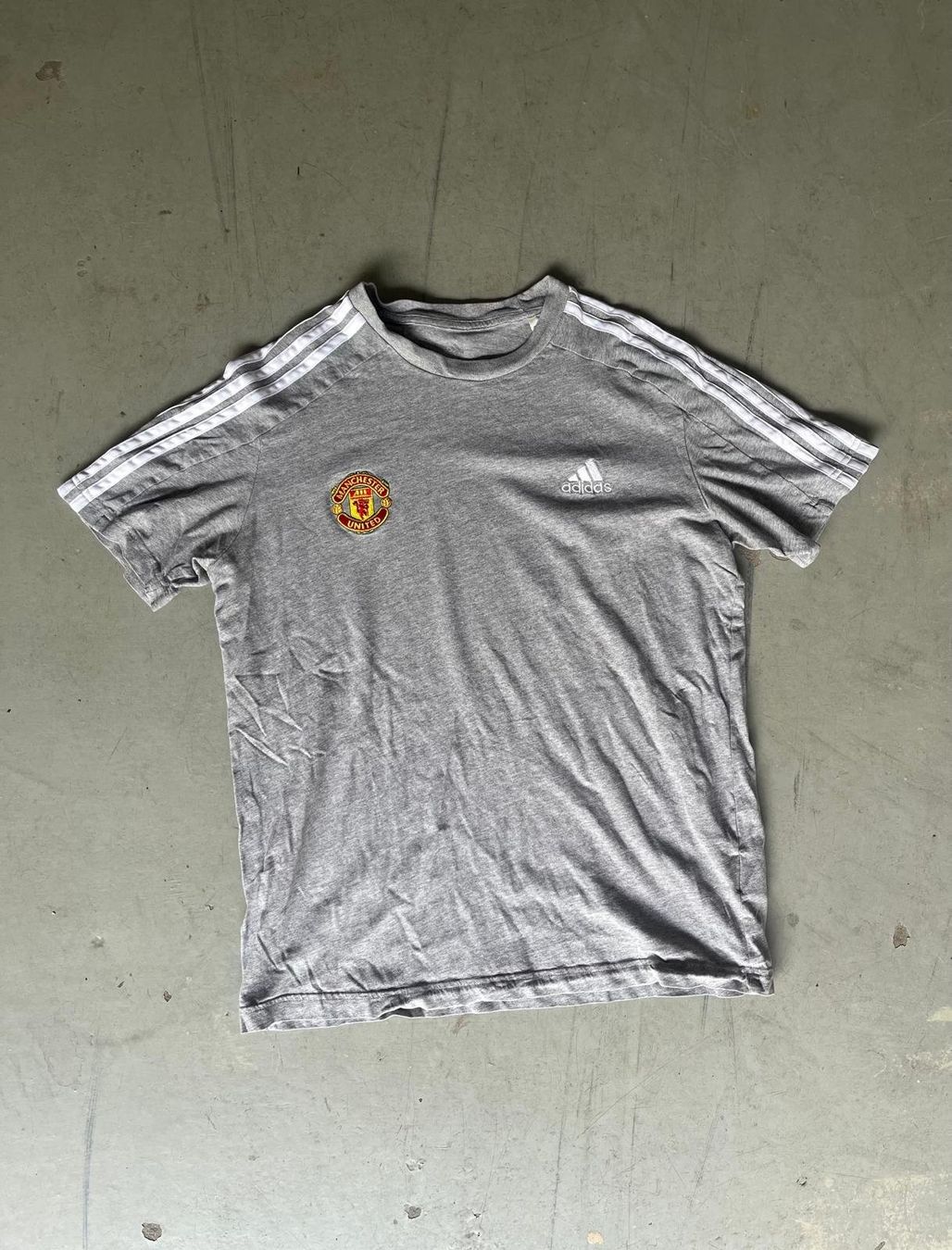 Adidas T-shirt: Manchester United Shirt – Usato da Mönchaltorf venduto da Rofi7