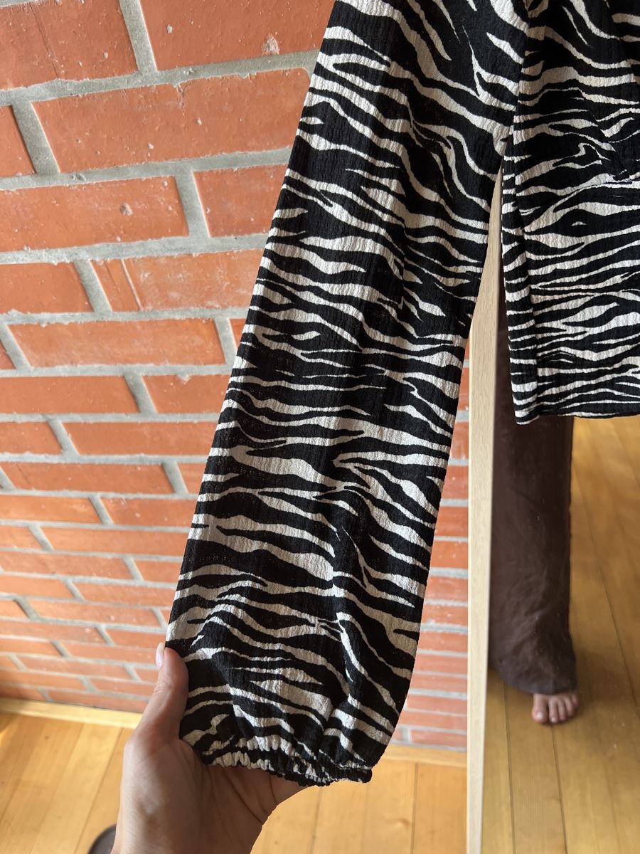 Tops: Gina Tricot Top Zebra – Gebraucht aus Biel/Bienne von mona222 1