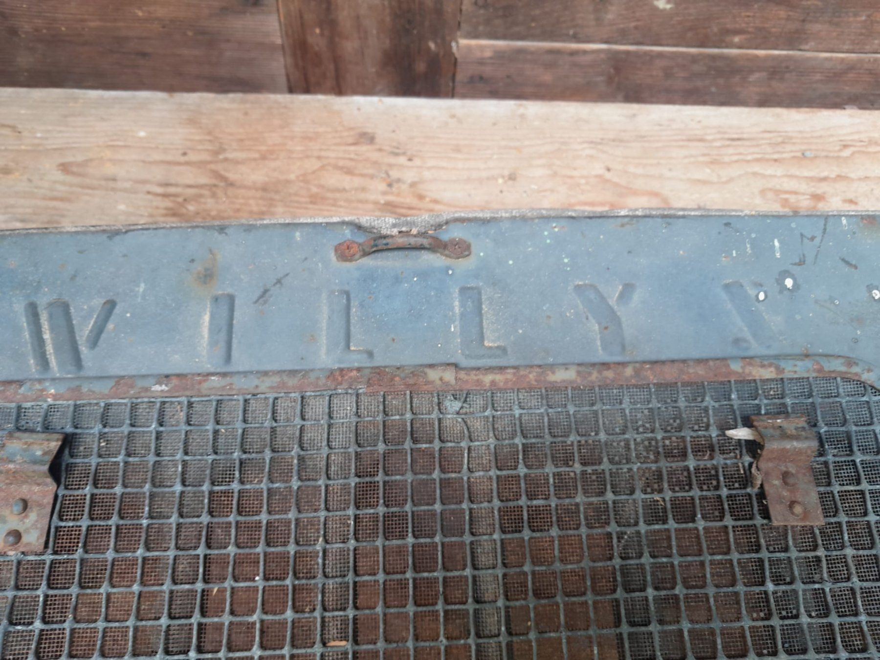 Jeep Tutti pezzi di ricambio auto: Willys Jeep Kühlergrill – Usato da Bärau venduto da emmental10 2