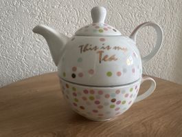 Teekanne mit Tasse