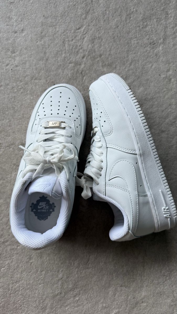 Nike Chaussures femmes: Nike Air Force 1 sneakers size 37 – D'occasion à Boswil par hey.itsme