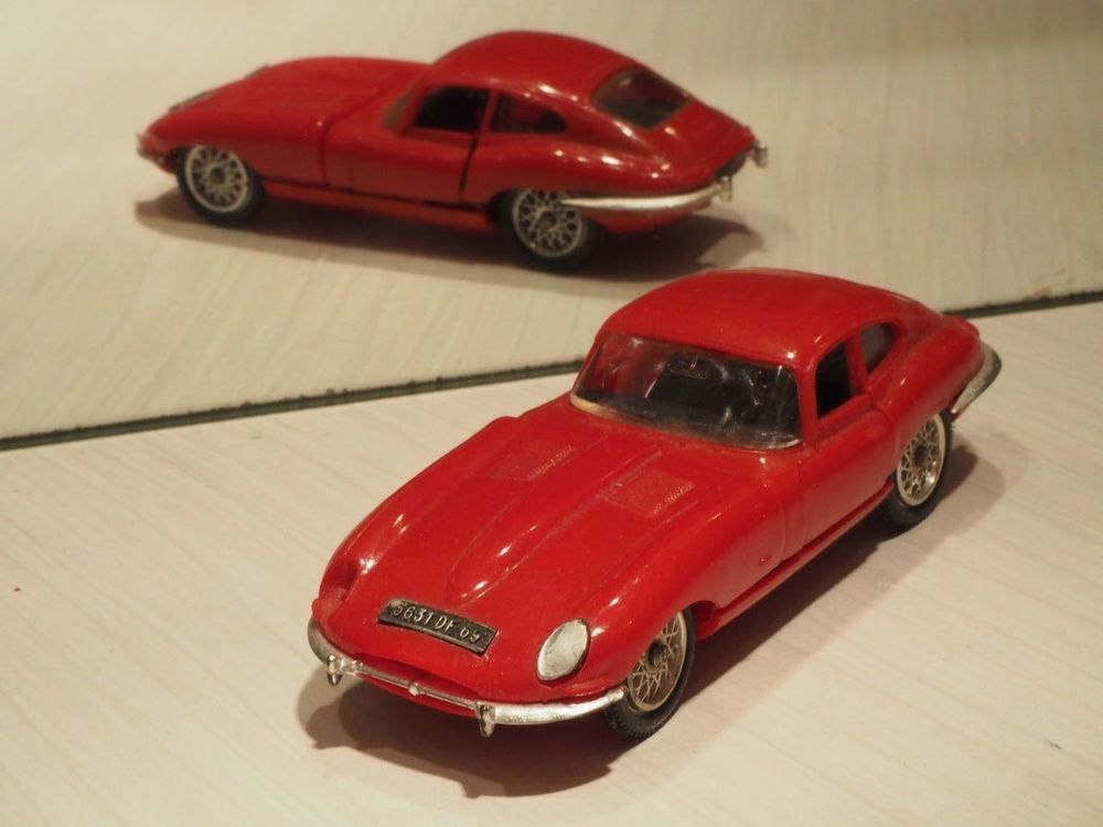 Jaguar E-Type Coupé 4.2 1961 vert 1/12 Norev 122710