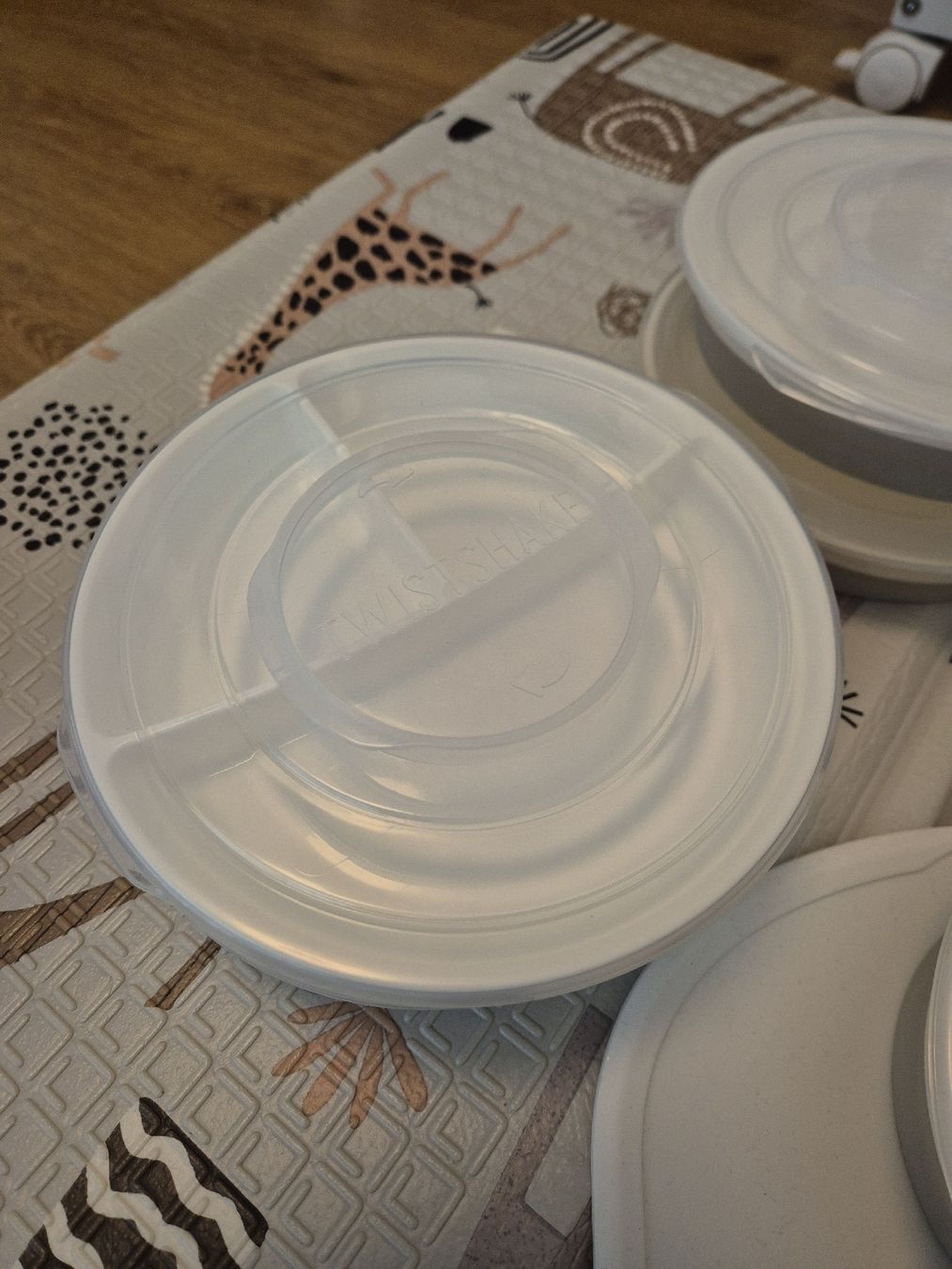 Piatti: Twistshake Kindergeschirr Teller & Deckel mit Matte NEU – Nuovo e nell'imballaggio originale da Staad SG venduto da cin_zqd2 1