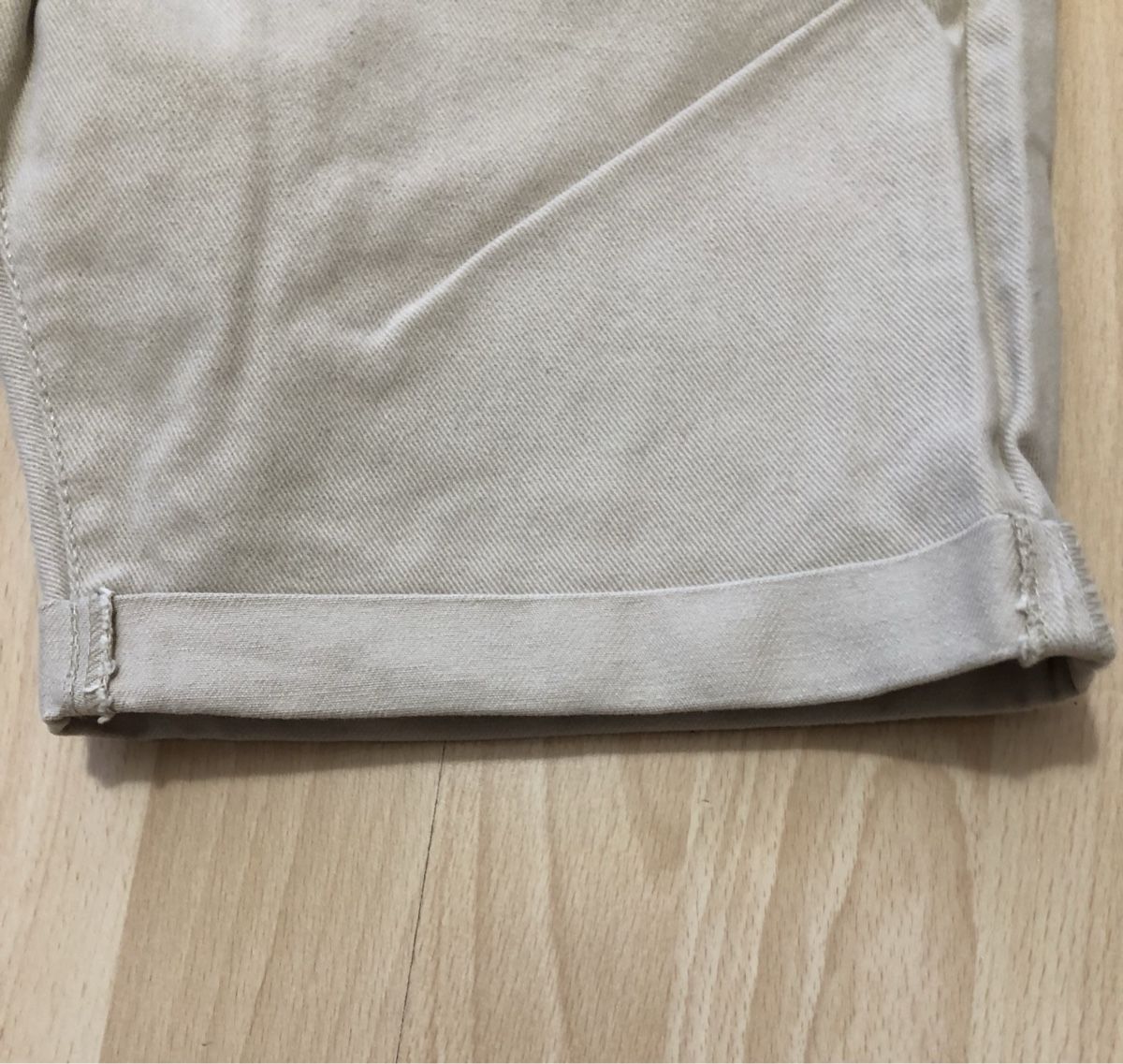 H&M Pantaloni: H&M Kurz Hose Size: 32 – Usato da Chur venduto da vicky7 6