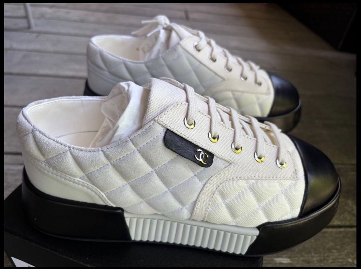 Chaussures femmes: Chanel Sneaker Grösse 38 Damen. – Neuf avec emballage d'origine à Zürich par Nari