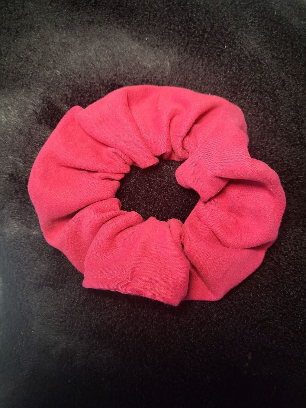 Haarschmuck: Scrunchie / Rot / Handgenäht  – Neu und originalverpackt aus Lömmenschwil von S4BR1N4