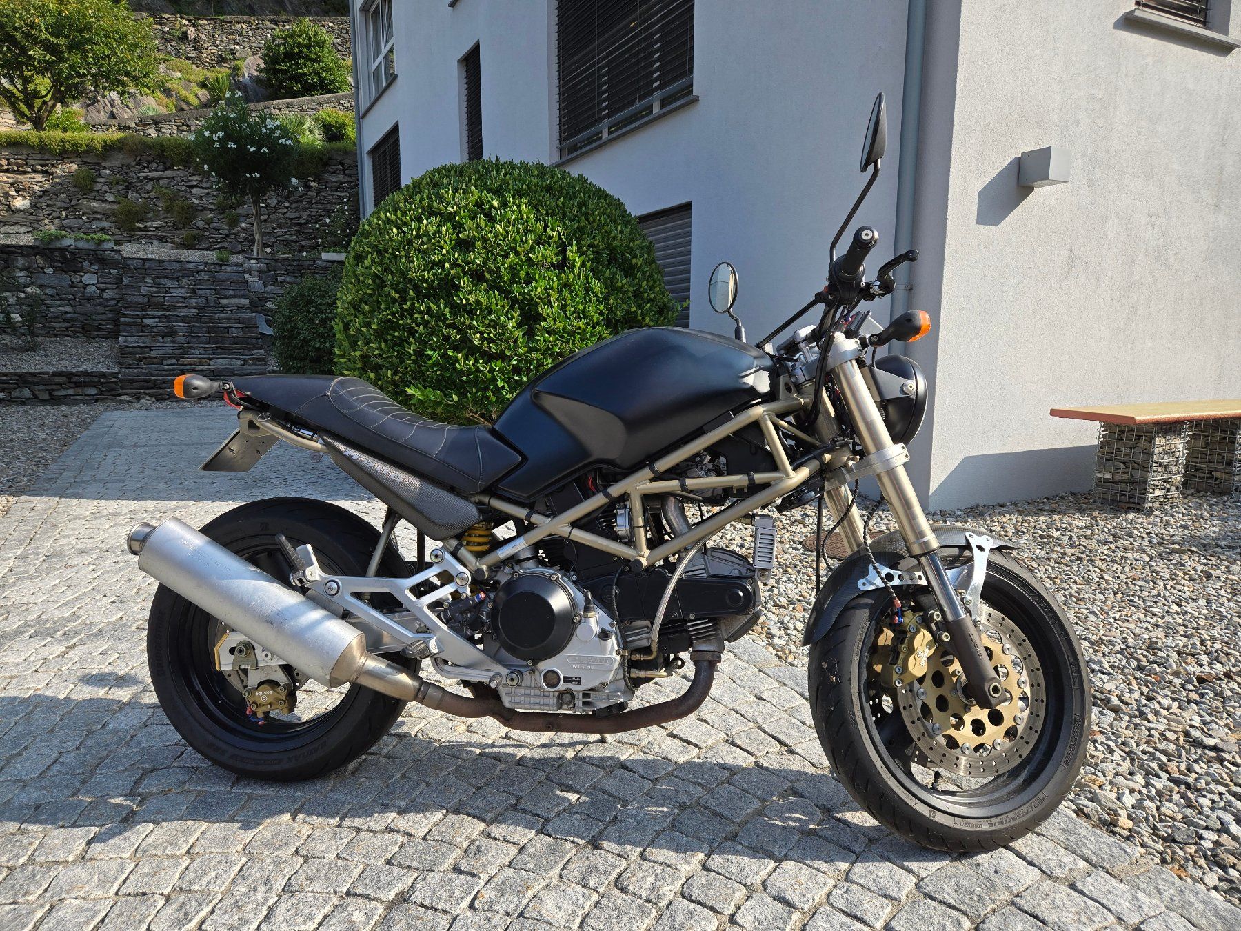 Ducati Strasse: Ducati Monster 900 – Gebraucht aus Grimisuat von Irie