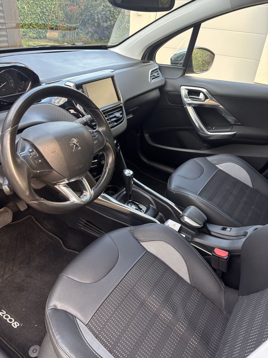 Peugeot Autos: Peugeot 2008 SUV – Gebraucht aus Genève von 1217 3