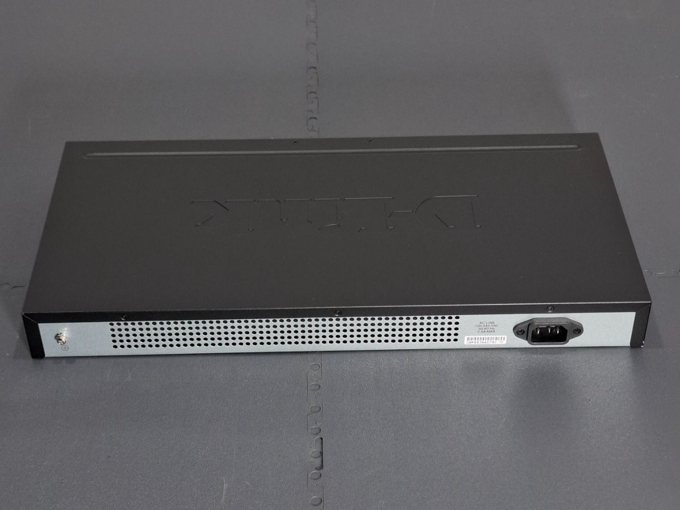 Dlink Hub & Switch: Switch Ethernet administrable 24 ports D-Link DES-3200-28 – Usato da Villars-Ste-Croix venduto da pau_8fls 2