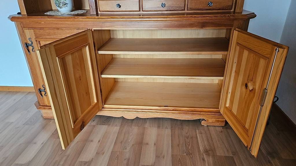 Credenze: Massiver Holzbuffetschrank – Usato da Merenschwand venduto da jas_ym5v 2
