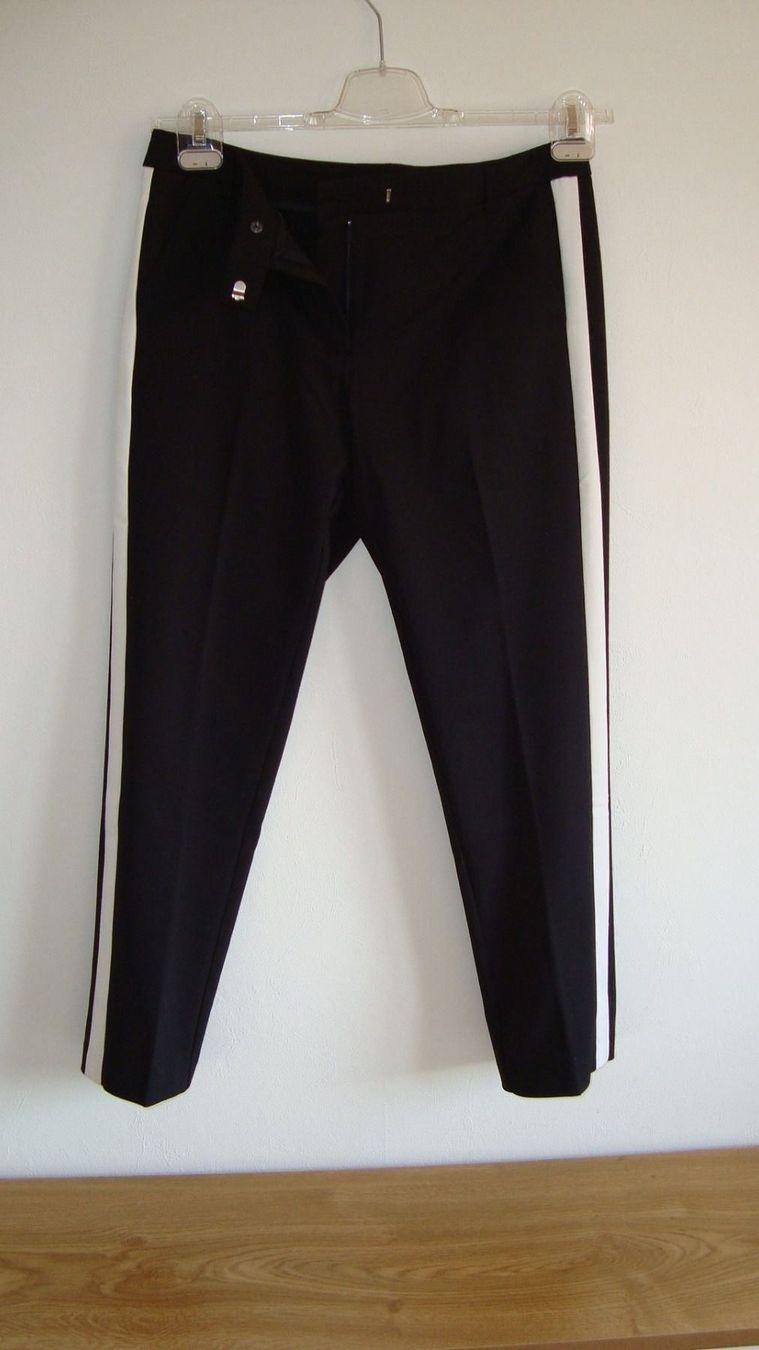 Pantaloni: Hose mit seitlichen Galonstreifen – Nuovo e nell'imballaggio originale da Grosswangen venduto da Original1970 2