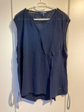 Dunkelblaues Top Gr. 46