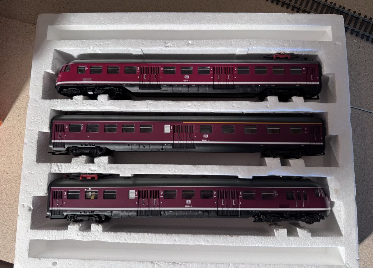 Lima Modelleisenbahnen: DB Triebzug – Gebraucht aus Esslingen von Ursr1 1
