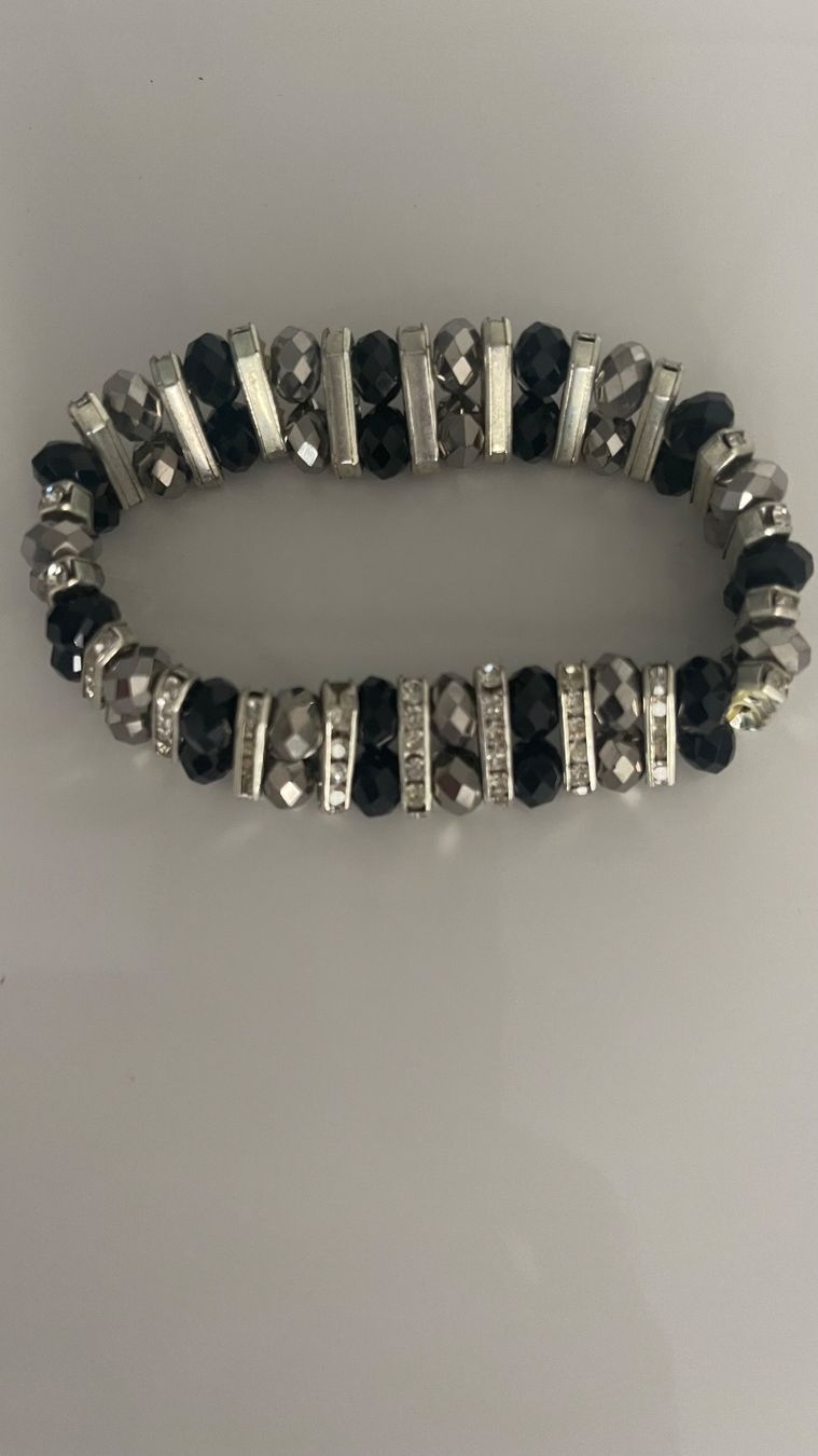 Bracciali & Braccialetti: Schönes Armband mit schwarz/silber – Nuovo (secondo la descrizione) da Wetzikon ZH venduto da Schrungus
