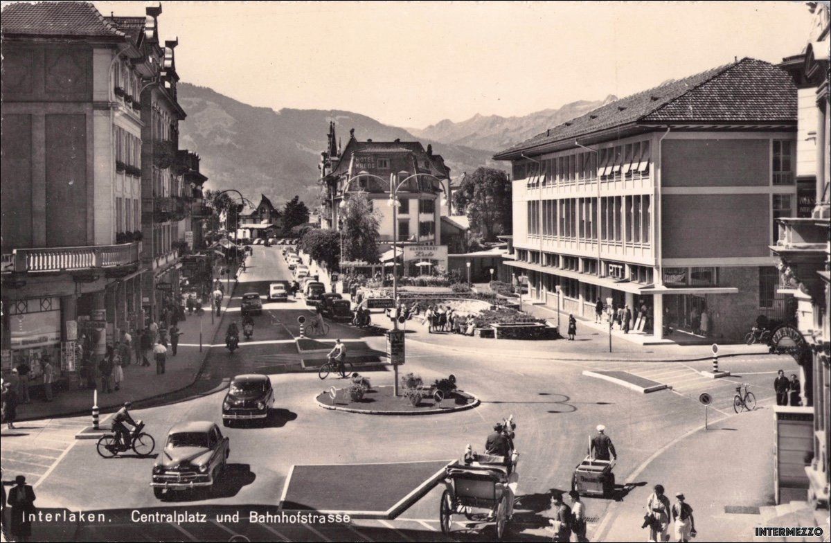 Cartoline postali: Interlaken / Centralplatz Bahnhofstrasse – Usato da Basel venduto da intermezzo12