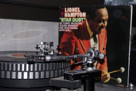 LIONEL HAMPTON: Star Dust. CBS 22029, 1976, VG+/VG