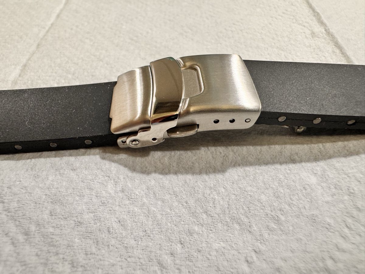 Bracciali & Braccialetti: High quality 18mm Black Rubber Watch Strap – Nuovo e nell'imballaggio originale da Zürich venduto da 613_g8jy 3