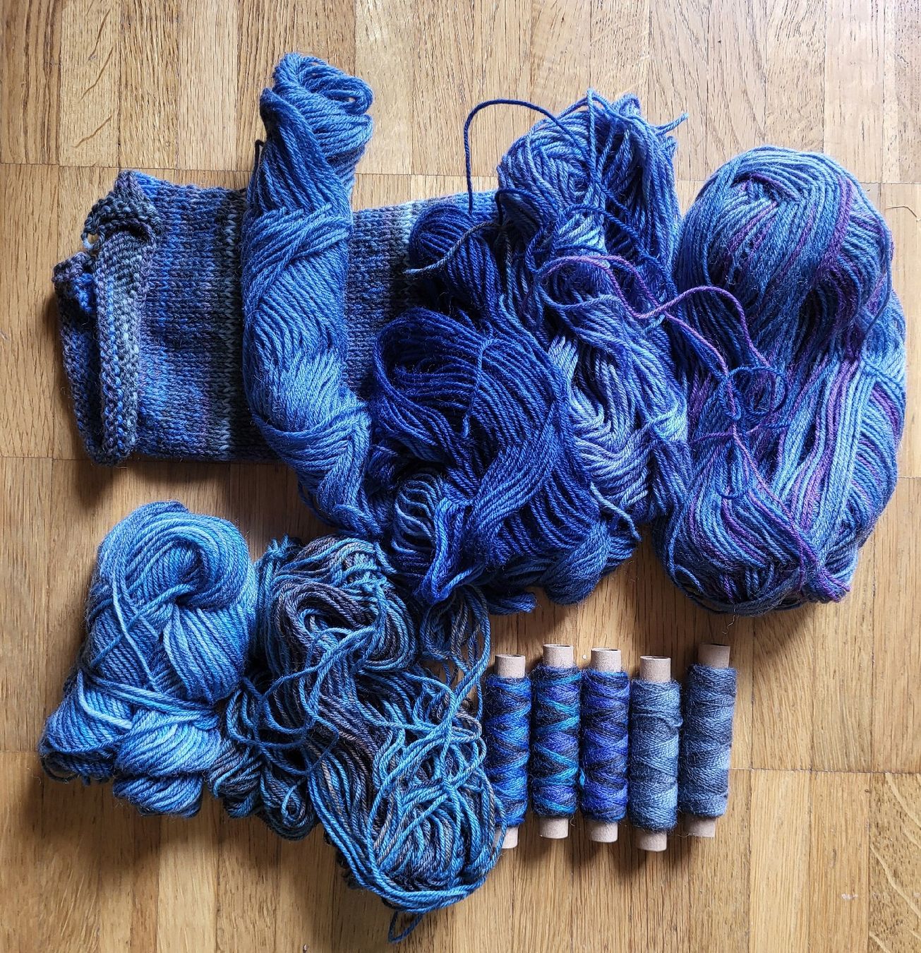 Laine: Resten Sockenwolle mit fächtli  – D'occasion à Winterthur par Baer49