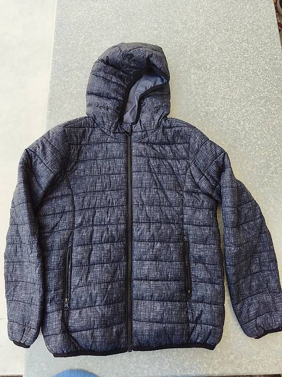 Giacche: Steppjacke mit Kapuze in Grösse 134 – Usato da Eschlikon TG venduto da schwellbi
