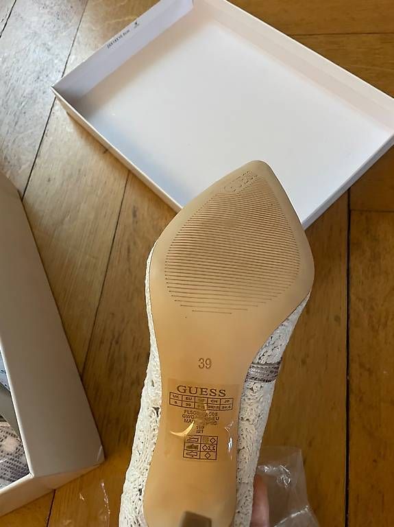 Guess Scarpe da donna: Chaussures Guess neuves taille 39 – Nuovo e nell'imballaggio originale da Fribourg venduto da mar_6syg 1