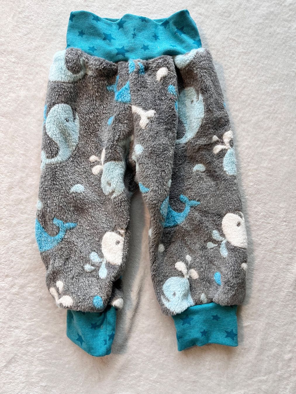 Pantaloni: 1 Kinderhose selbst genäht – Nuovo e nell'imballaggio originale da Büsserach venduto da bor_s88m