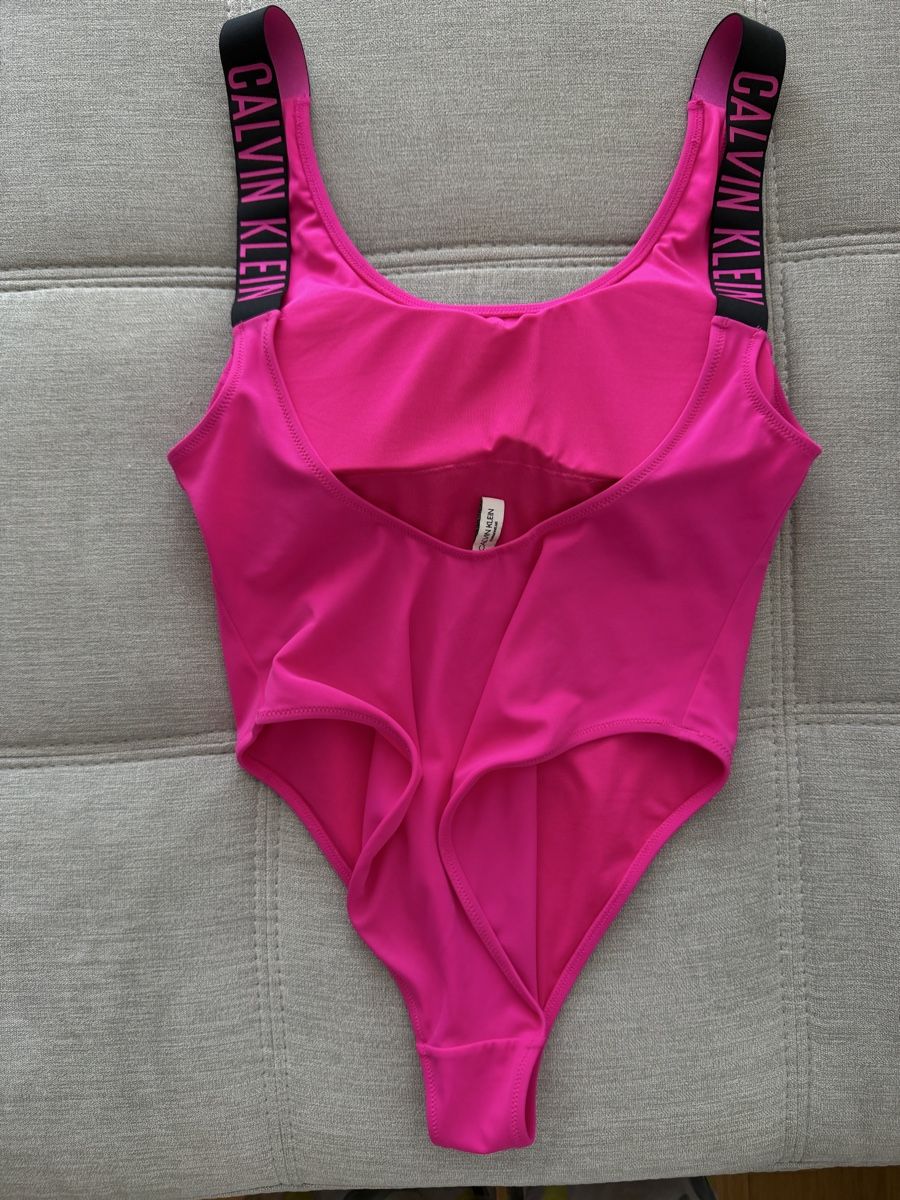 Calvin Klein Badekleider & Bikinis: Calvin Klein Badeanzug Pink Gr. S – Gebraucht aus Zofingen von sve_8l6g 1