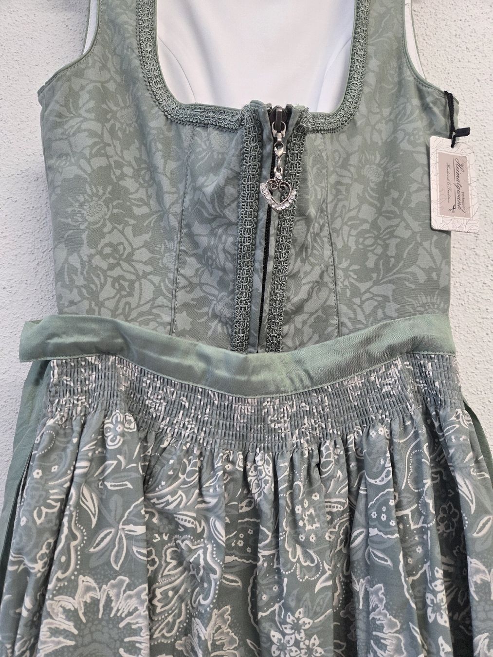 Vestiti: Dirndl Stockerpoint Heimatgwand Gr. 34 XS – Nuovo (secondo la descrizione) da Sargans venduto da esp_pcp7 2