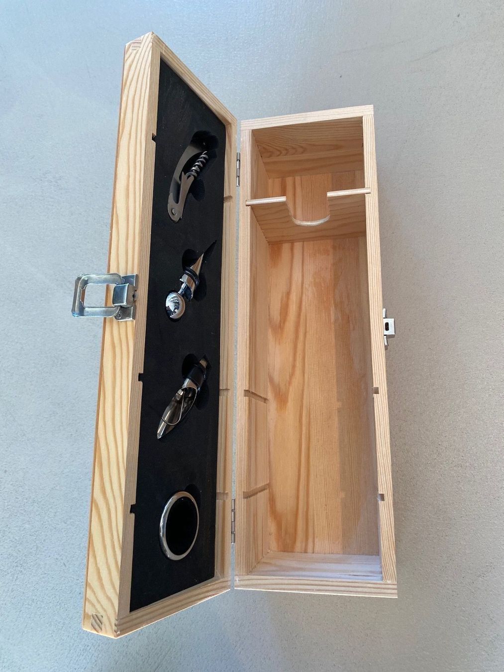 Flaschenöffner & -verschlüsse: 4-teiliges Sommelier-Set in Holzbox – Gebraucht aus Zürich von ClosetQueen 1