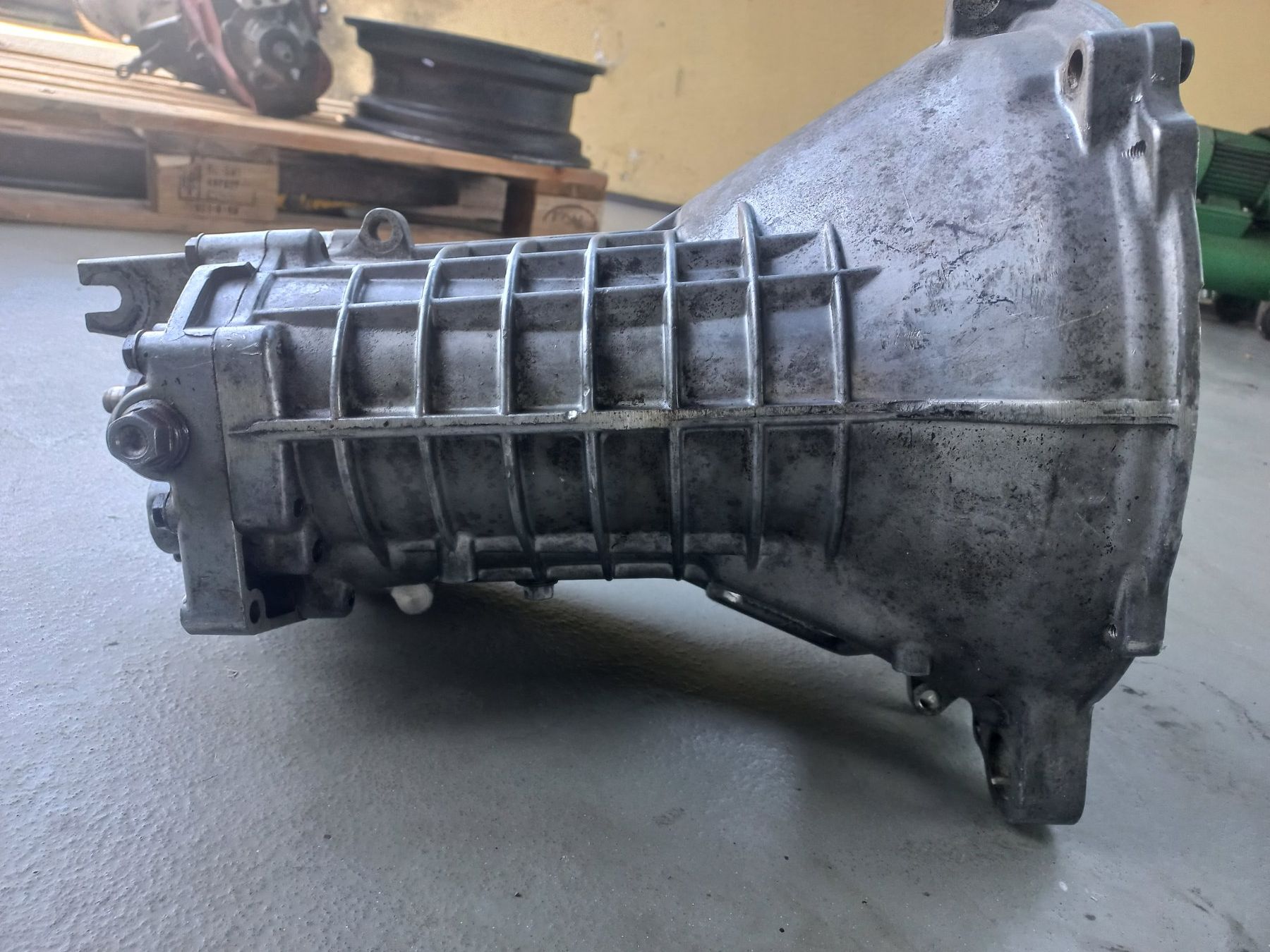 BMW Toutes les pièces auto: Oldtimer - Getriebe / Schaltgetriebe BMW vermutlich von 2002 – D'occasion à Dulliken par Dullikenlerchclassic 3