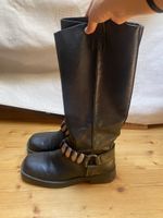 Schwarze biker boots mit silbernen Details