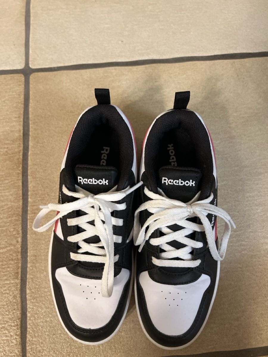 Reebok Scarpe per ragazzi: Kinder Reebok shoes 31,5 – Nuovo (secondo la descrizione) da Bachenbülach venduto da Dana_Ondrasik