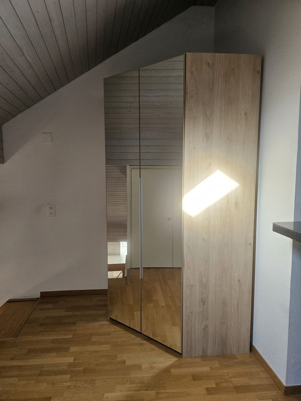 Schränke: Moderner grosser Eckkleiderschrank – Gebraucht aus Bern von ste_9jpv