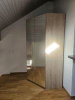 Moderner grosser Eckkleiderschrank