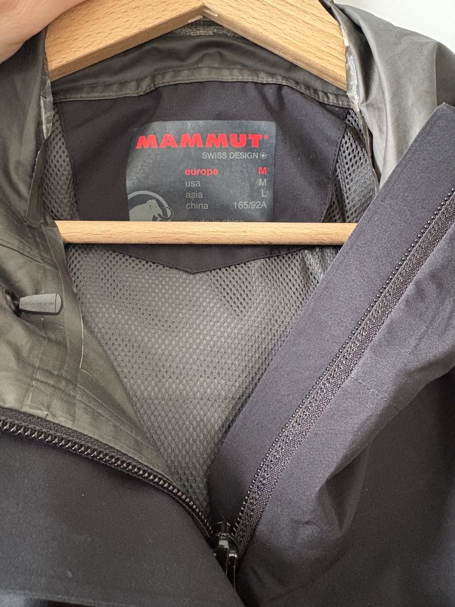Mammut Jacken: Mammut Regenjacke Gore-Tex Grösse M  – Gebraucht aus Winterthur von LizzRabbit 1