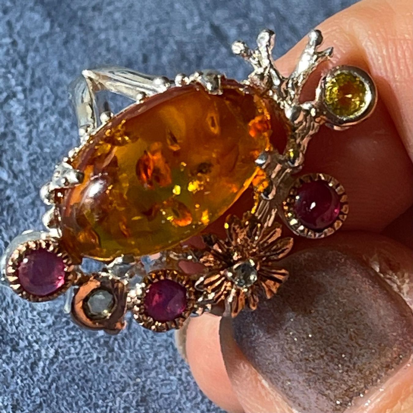 Llan Valls Joies Anelli: Natural African Red Amber & Ruby Asymmetric Gold 925SS Ring – Nuovo e nell'imballaggio originale da Birsfelden venduto da Brut 8
